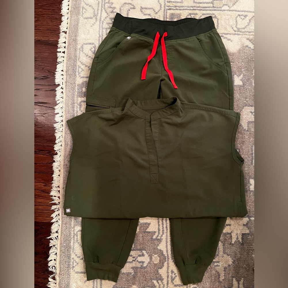 Figs Women’s Olive Scrub Set Size XS/SP